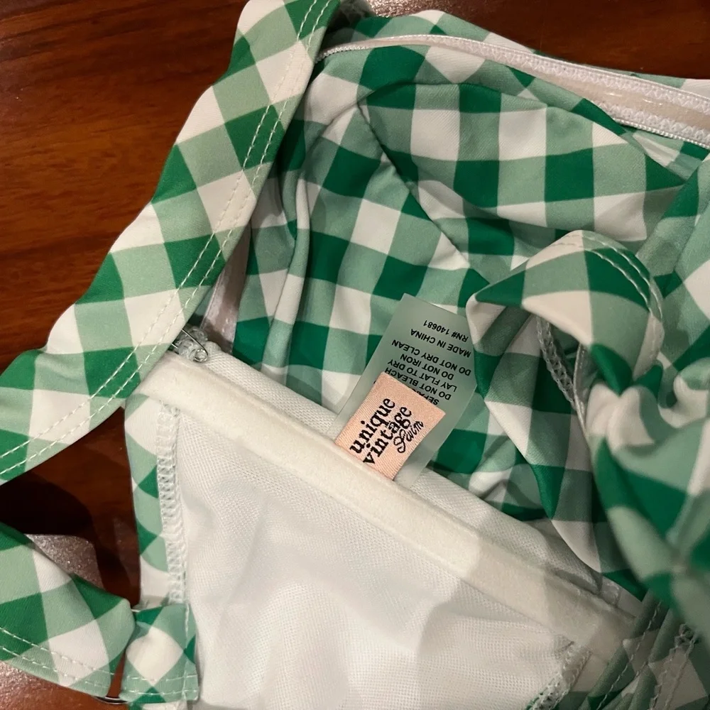 New NWT Unique Vintage Bikini Top Green‎ White Gingham Plaid Swim Size Medium